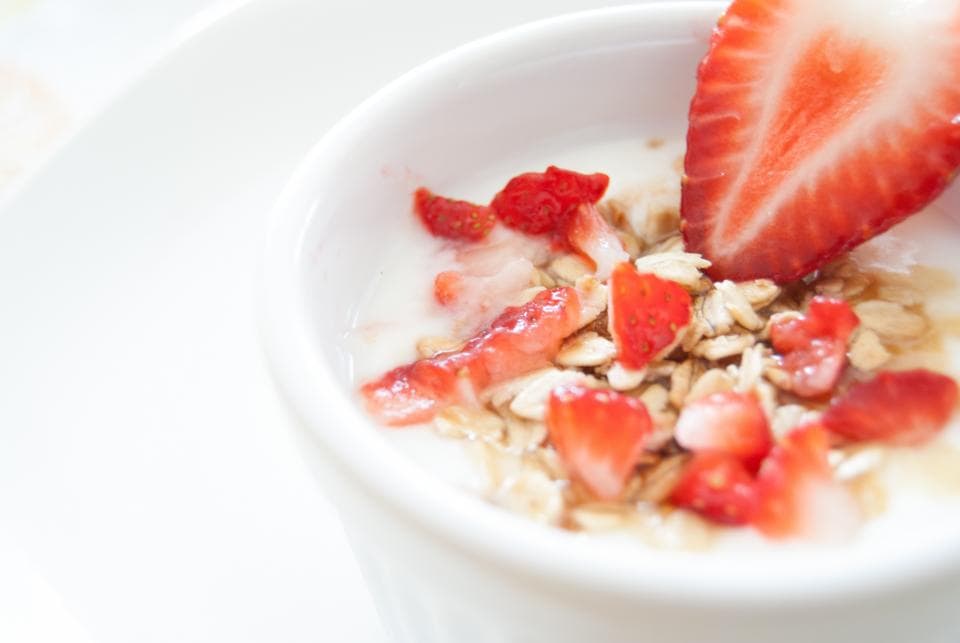 Yogurt bowl with oats and fresh strawberries